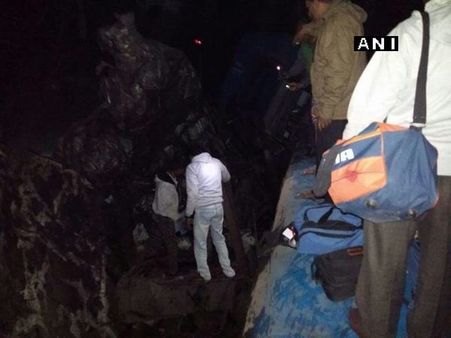 చంద్రబాబు దిగ్భ్రాంతి: గూడ్స్ రైలు వల్ల మరింత పెను ప్రమాదం తప్పింది