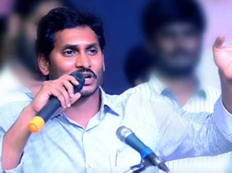 మాయావతి సోదరుడి కోట్ల గుట్టు రట్టు: వైయస్ జగన్‌కూ లింక్?