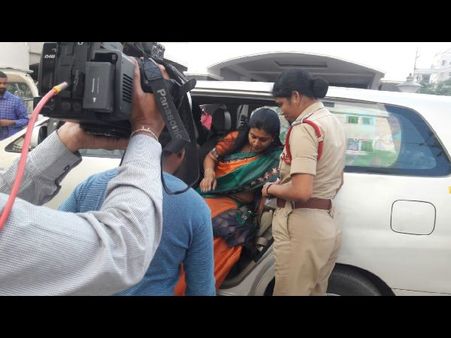 రోజా పట్ల ఇంత దారుణంగానా? పిలిచి ఇలా చేస్తారా: జగన్ అసహనం