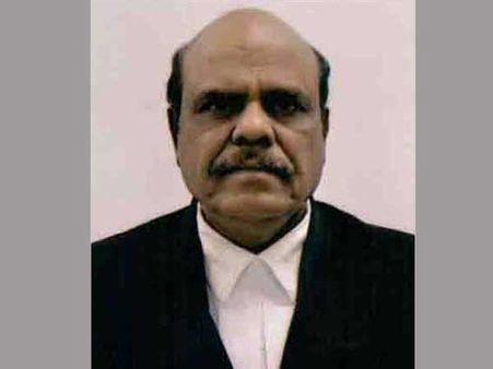 చ‌రిత్ర‌లో తొలిసారిగా.. హైకోర్టు సిట్టింగ్ జ‌డ్జికి కోర్టు ధిక్కార నోటీసు