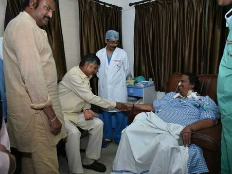 దాసరితో పాత విషయాలు మాట్లాడా, నాకు చాలా క్లోజ్: చంద్రబాబు