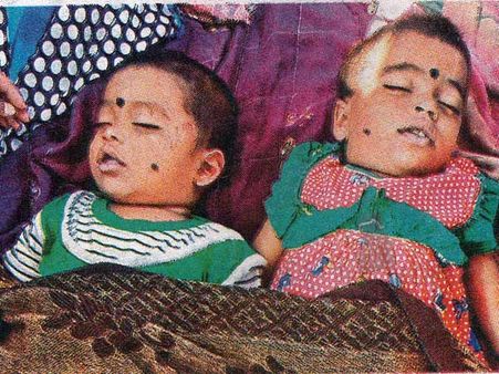 అమ్మ అన్నంత పనీ చేసింది: బావిలోకి తోసి పిల్లలను చంపేసి, తానూ...