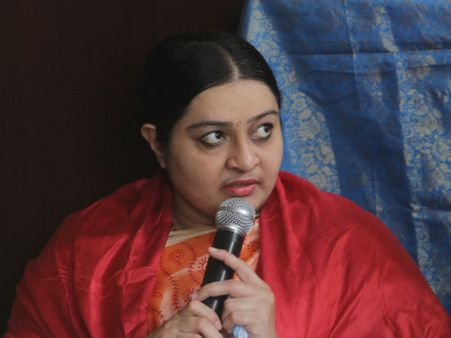 పన్నీర్‌కు మద్దతు ప్రకటించిన దీప.. కాసేపట్లో భేటీ అయ్యే ఛాన్స్