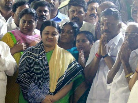 పన్నీర్ బ్యానర్లలో 'దీప' ఫోటోలు.. రాత్రికే రాత్రే వెలిశాయి..