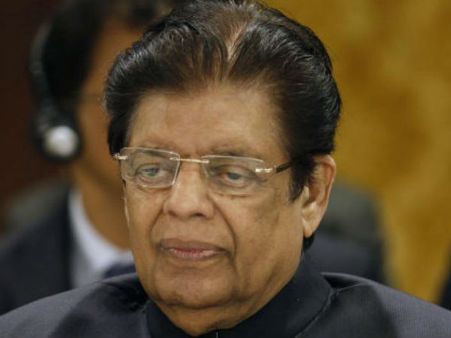 బడ్జెట్ రోజే చనిపోయిన ఎంపీలు: అహ్మద్ లాగే.. అప్పట్లోను..