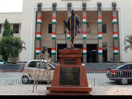 గాంధీభవన్ ఎదుట ఉద్రిక్తత,కాంట్రాక్టులెక్చరర్ల అరెస్టు