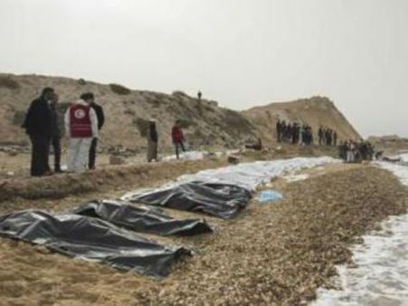 పెను విషాదం: తీరానికి కొట్టుకొచ్చిన 74మంది మృతదేహాలు