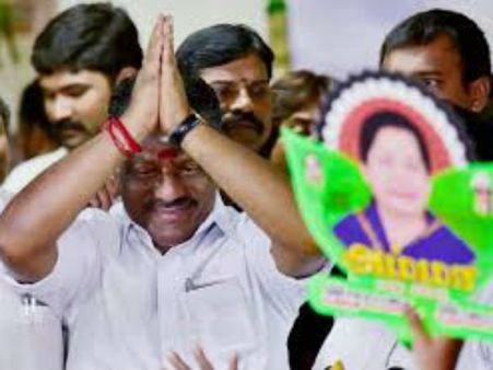 ఆర్ కే నగర్ లో పన్నీర్, దీపా బహిరంగ సభ: శశికళ వర్గంలో వణుకు !