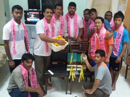 మస్కట్‌లో కేసీఆర్ జన్మదిన వేడుకలు..