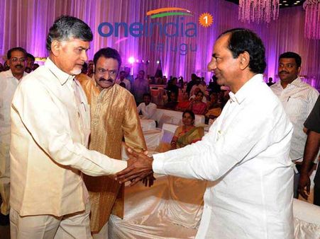 నందమూరి వారి పెళ్లి: చేతులు కలిపిన చంద్రులు, నవ్వులు(పిక్చర్స్)