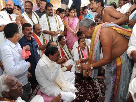 దేవుడి మొక్కులపైనా ఇష్టం వచ్చినట్లేనా?: కేసీఆర్‌ ఫైర్, హైకోర్టుకు మర్రి