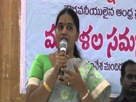 టీడీపీలో కలకలం: మహిళా మేయర్‌కు బెదిరింపు సందేశం