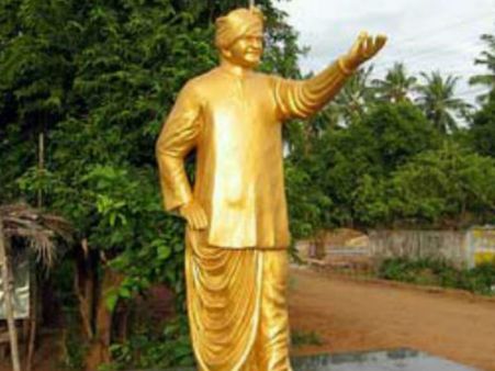 అవమానం: ఎన్టీఆర్ విగ్రహాన్ని తగులబెట్టిన ఆగంతకులు