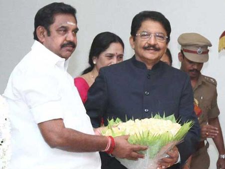 పళనిసామి బలపరిక్ష: కోర్టుకు వెళ్లాలని చెప్పిన గవర్నర్ !