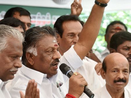 ‘అయ్యా! పన్నీరు... ఎప్పటికీ మీరే మా ముఖ్యమంత్రి’: ఊహించని మద్దతు