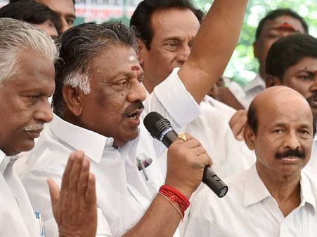 శశికళకు ఇలా చెక్!: ఎమ్మెల్యేలపై వేటు, పన్నీరు కొత్త పార్టీ!