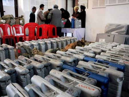 ప్రశాంతంగా పోలింగ్, యూపీలో 54 శాతం.. ఉత్తరాఖండ్ లో 40 శాతం