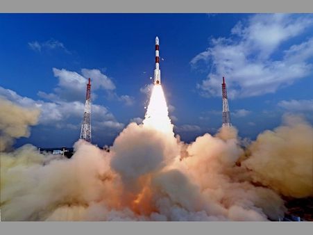 దేశం మీసం తిప్పిన ‘ఇస్రో’.. విజయపరంపరలో మైలురాళ్లెన్నో...