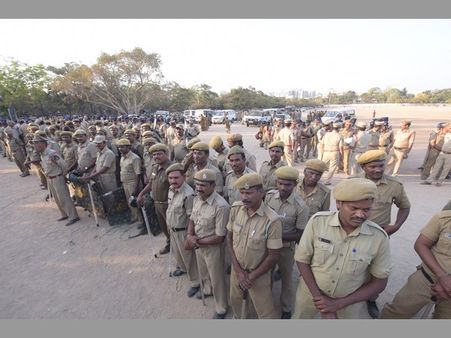 నిరుద్యోగ ర్యాలీ: ఓయూలో ఉద్రిక్తత, ఇందిరా పార్క్ పోలీస్ దిగ్బంధం