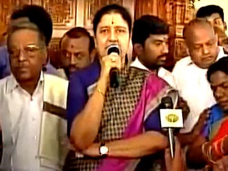 పన్నీరుకు దెబ్బ: శశికళ బంధించలేదని చెప్పిన ఎమ్మెల్యేలు