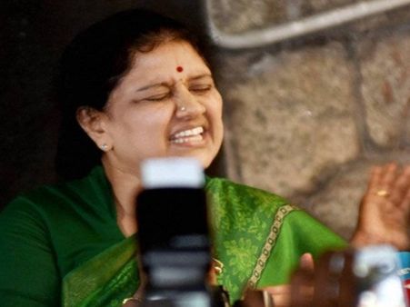 ఫిర్యాదు:ఎంఏల్ఏ కన్పించడం లేదు, శశికళే నిర్భంధించారు