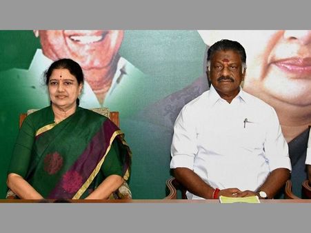 పన్నీరుకు షాక్: సీనియర్ నేతలపై వేటు, శశికళ హింసించారన్న రిసార్ట్ ఎమ్మెల్యే