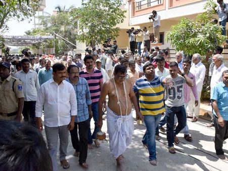 ట్రంప్ భయం: అమెరికాలో స్థితి మరింత విషమిస్తుందా?