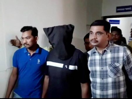 ఆలయాల్లో పేలుళ్లకు భారీ ఉగ్ర కుట్ర: ఇద్దరు ఐఎస్‌ ఉగ్రవాదుల అరెస్ట్