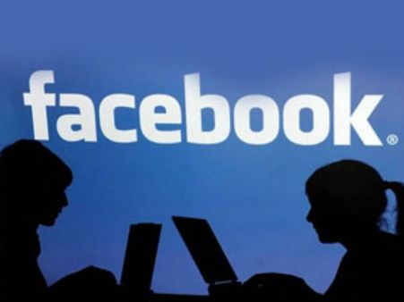 ఫేస్ బుక్ పరిచయం పెళ్ళికి దారితీసింది, చివరికిలా...