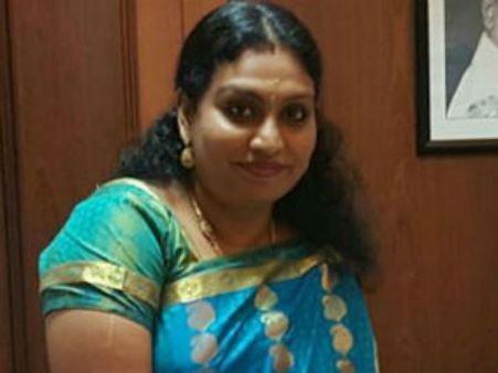 జయకు చాలెంజ్ చేసింది, ఇప్పుడు ఆర్ కే నగర్ పోటీకి దిగుతున్నది ఈమె !