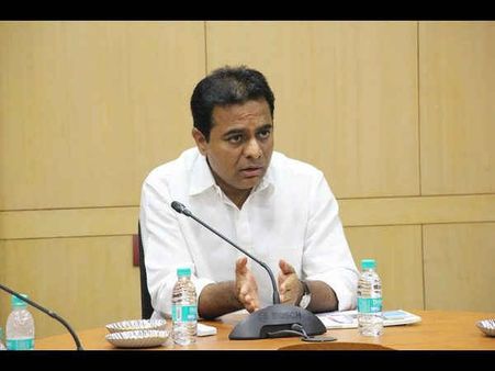 యూపీ సీఎం అఖిలేష్ పై మంత్రి కేటీఆర్ ఆసక్తికర ట్వీట్!