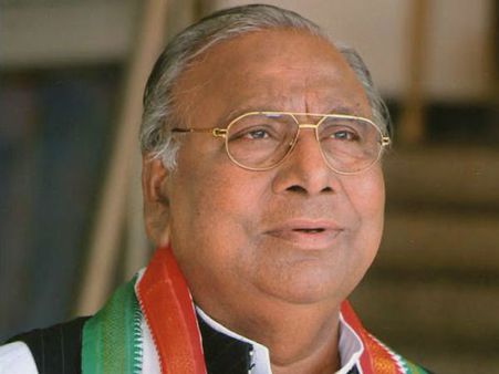 అరే... నువ్వు ఎవడ్రా బై.. అరేయ్...: సిఐపై నోరు పారేసుకున్న విహెచ్