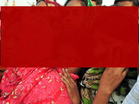 అమానుషం: 70 మంది విద్యార్థినులను నగ్నంగా చేసి తనిఖీ, అందుకోసమేనా?