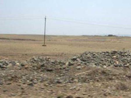 మరీ ఇంత చౌకా?: ఎకరం లక్షకు ఇవ్వమంటే.. ఏకంగా రూపాయికే ఇచ్చేశారు