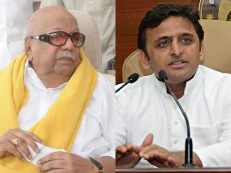 షాక్: నిన్న తప్పులో కాలేసిన కరుణానిధి, నేడు అఖిలేష్ హడావుడి..