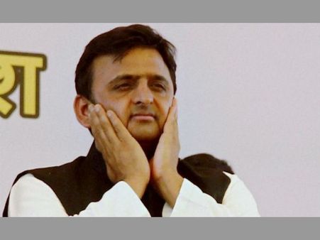 ఆకులు కాలాక: అఖిలేశ్