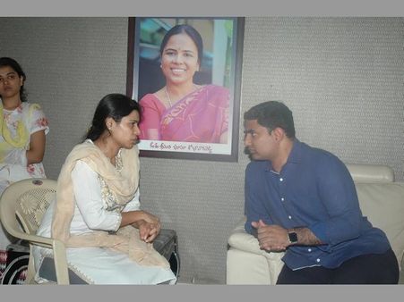 లోకేష్‌ను చూడగానే బోరుమన్న అఖిలప్రియ, 'ఇక నంద్యాల, ఆళ్లగడ్డ నావి'