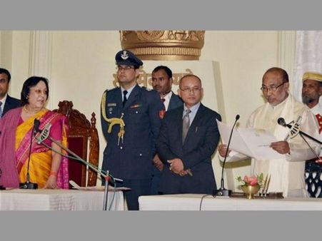 బీజేపీలో ‘కాంగ్రెస్ డిఎన్ఎ’: మంత్రి పదవుల కోసం ఎదురుచూపులు