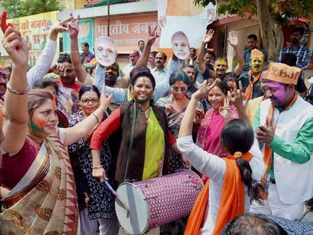 రికార్డు: ఉత్తర్ ప్రదేశ్ లో 38 మంది మహిళ ఎమ్మెల్యేల విజయం, బిజెపి సభ్యులే ఎక్కువ