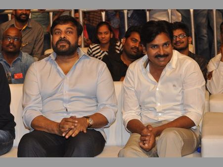 చిరంజీవికి అందుకే దూరమా: రెండు కోణాలు.. దటీజ్ పవన్ కళ్యాణ్!