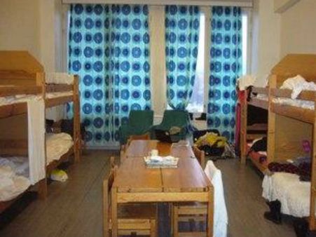 అర్థరాత్రి వేళ అమ్మాయిల హాస్టల్లోకి... ఎత్తుకెళ్లిందేమిటో తెలుసా?