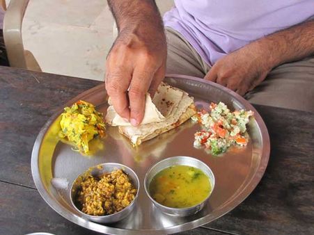 భోజనానికి ముందు నీరు వదుల్తారు, ఎందుకు?