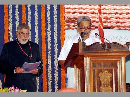 గతంలో ఇలా...: పారికర్ ప్రభుత్వం ఏర్పాటు నైతికమా...