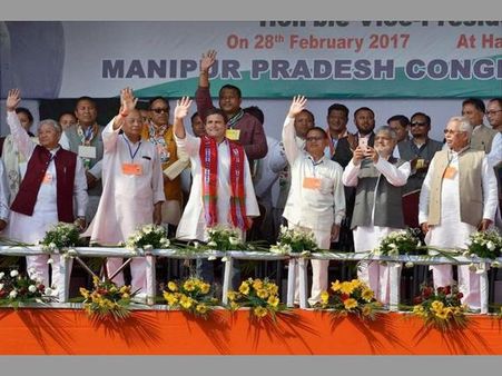 గెలుపే లక్ష్యం: బిజెపితో మణిపూర్ ‘రాజు’ షేక్‌హ్యాండ్