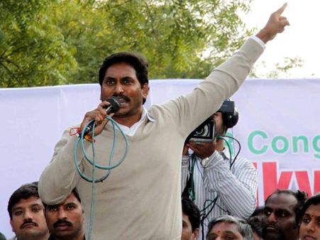 మీరిస్తేనే అసెంబ్లీలో చెప్పా, పత్తిపాటితో నాకేం శత్రుత్వం: బాధితులతో జగన్