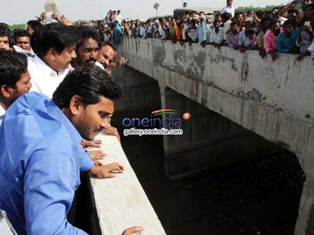 బస్సు ప్రమాదం-మావల్ల కాదన్న వైసిపి నేతలు: ఆ రోజు జగన్ ఏం చేశారంటే..!