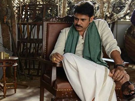 కాబోయే సిఎం అంటూ స్లోగన్స్: పవన్ కల్యాణ్ ఆసక్తికరమైన కామెంట్స్