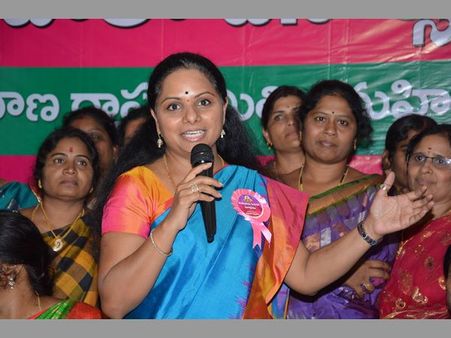 నామినేటేడ్ పోస్టుల్లో మహిళలను భర్తీ చేసేందుకు ముగ్గురితో కమిటీ, ఆడి పాడి ఎంజాయ్ చేసిన ఎంపి కవిత