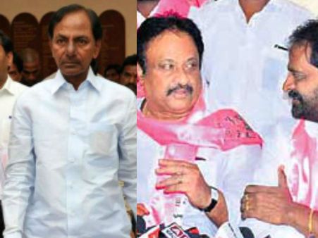 కేసీఆర్ దగ్గరే తేల్చుకుందాం పదా!: మీడియా సాక్షిగా 'టీఆర్ఎస్ విబేధాలు'