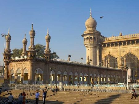 మక్కా మసీద్ పేలుళ్ల కేసు నిందితుడికి బెయిల్